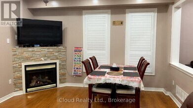 7333 Cork Tree Row in Mississauga, ON - Building Photo - Building Photo