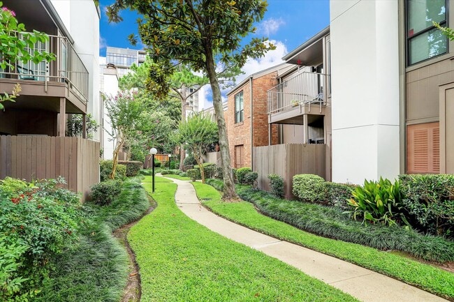 1201 Bering Dr in Houston, TX - Building Photo - Building Photo