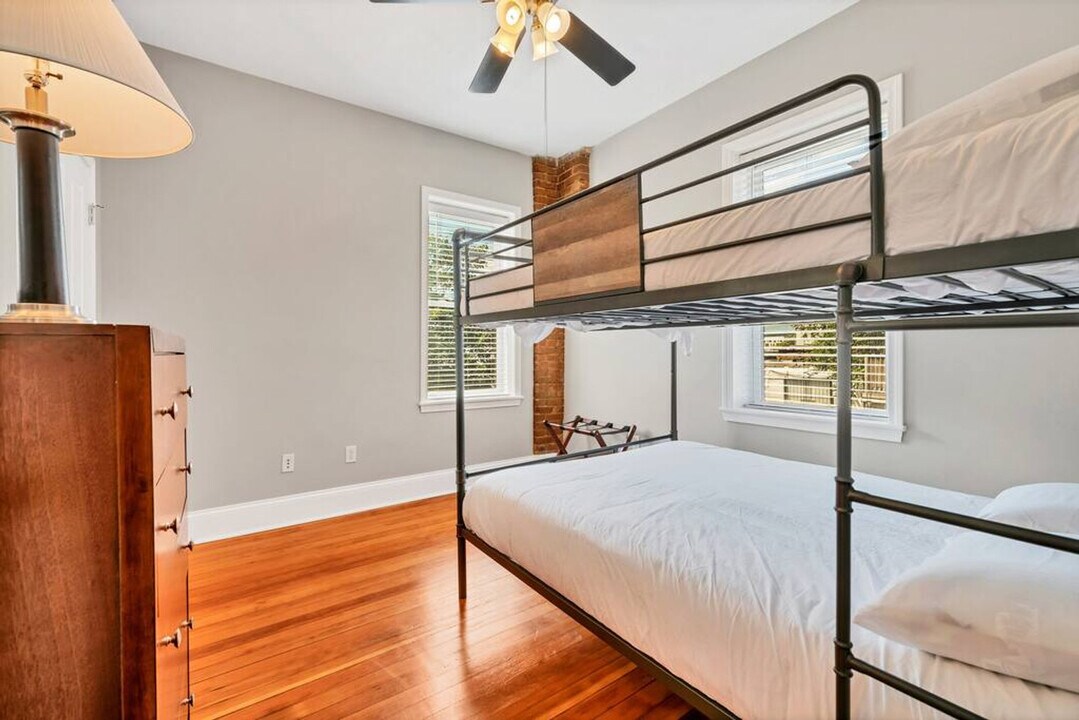 925 S Sarah St in St. Louis, MO - Building Photo