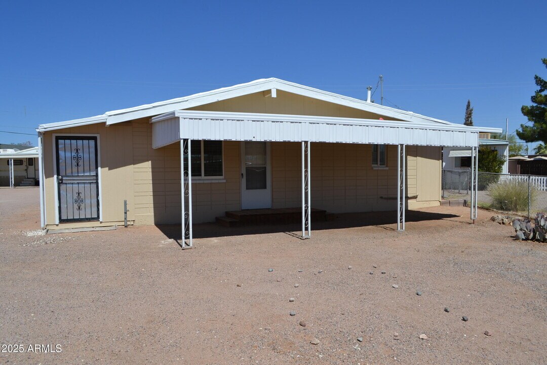677 S Warner Dr in Apache Junction, AZ - Building Photo