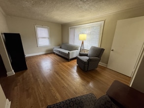 5215 Huntington Ave in Newport News, VA - Building Photo - Building Photo