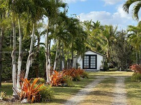 18481 SW 208th St in Miami, FL - Building Photo