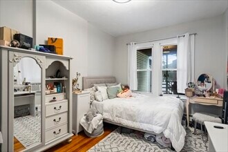 194 Emerson St, Unit 1 in Boston, MA - Building Photo - Building Photo