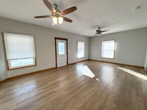 1102 N Madison St in Bloomington, IL - Building Photo - Building Photo