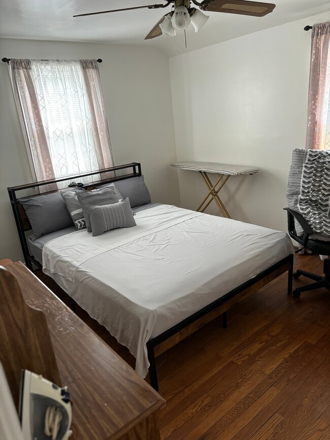 property at 1913 Ramblewood Rd
