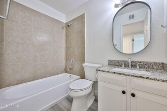 6024 W Golden Ln in Glendale, AZ - Building Photo - Building Photo