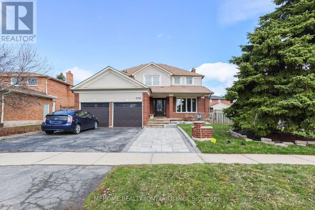 2065 Madden Blvd in Oakville, ON - Building Photo