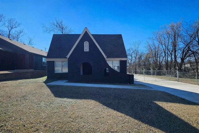 property at 1424 NE 10th St