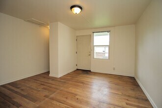 6901-6923-6923 NE Prescott St in Portland, OR - Building Photo - Building Photo