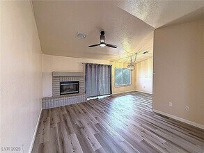 8605 Glenmore Dr in Las Vegas, NV - Building Photo - Building Photo