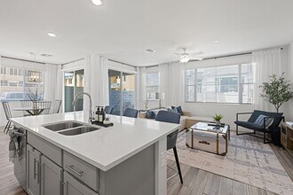 Willow 38 in Phoenix, AZ - Building Photo - Building Photo