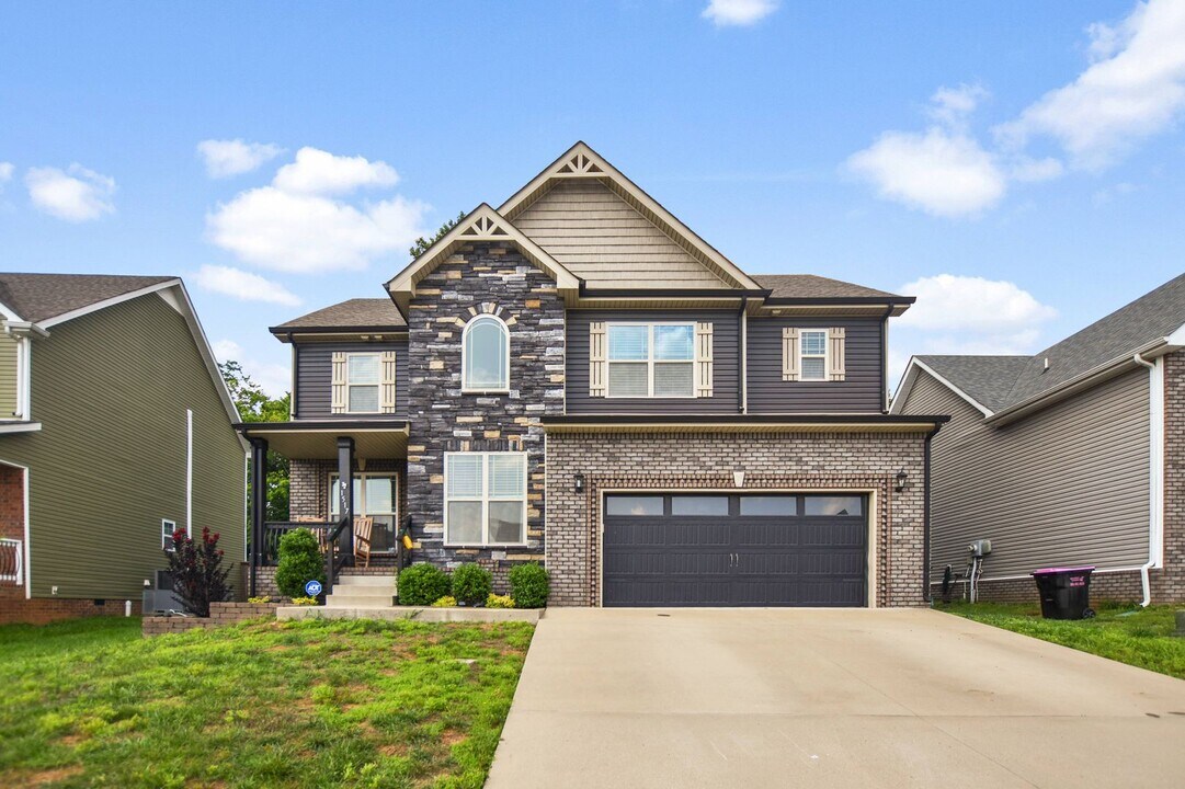 1517 Ellie Piper Cir in Clarksville, TN - Building Photo