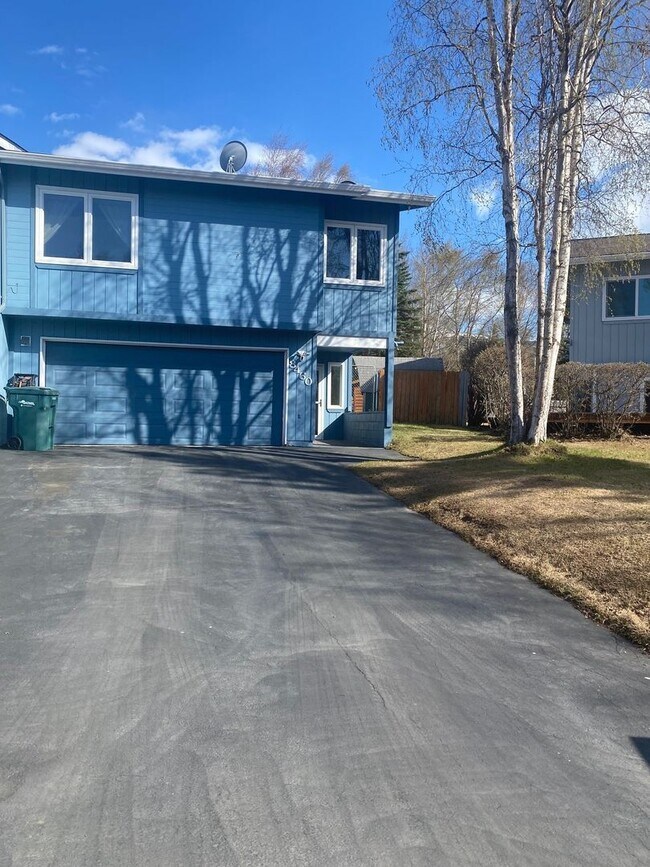 8460 Ragged Top Cir in Anchorage, AK - Building Photo - Building Photo