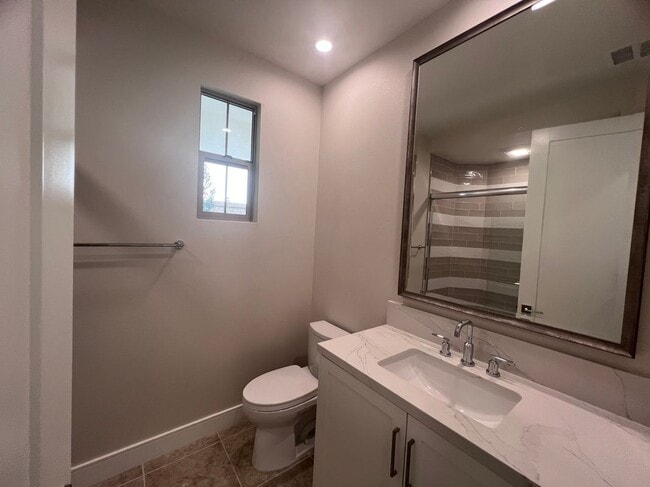 128 Sugar Brush in Irvine, CA - Building Photo - Building Photo