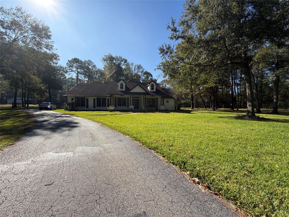 28402 Ascot Farms Rd in Magnolia, TX - Building Photo