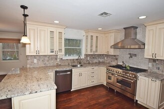 396 Eastport Manor Rd in Manorville, NY - Building Photo - Building Photo