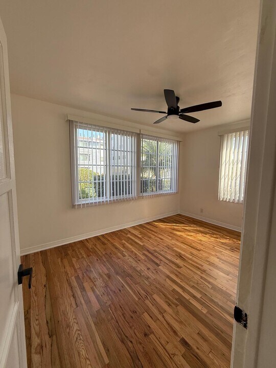 6686 W 86th Pl in Los Angeles, CA - Building Photo