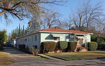 2117-2125 58th St in Sacramento, CA - Foto de edificio - Building Photo