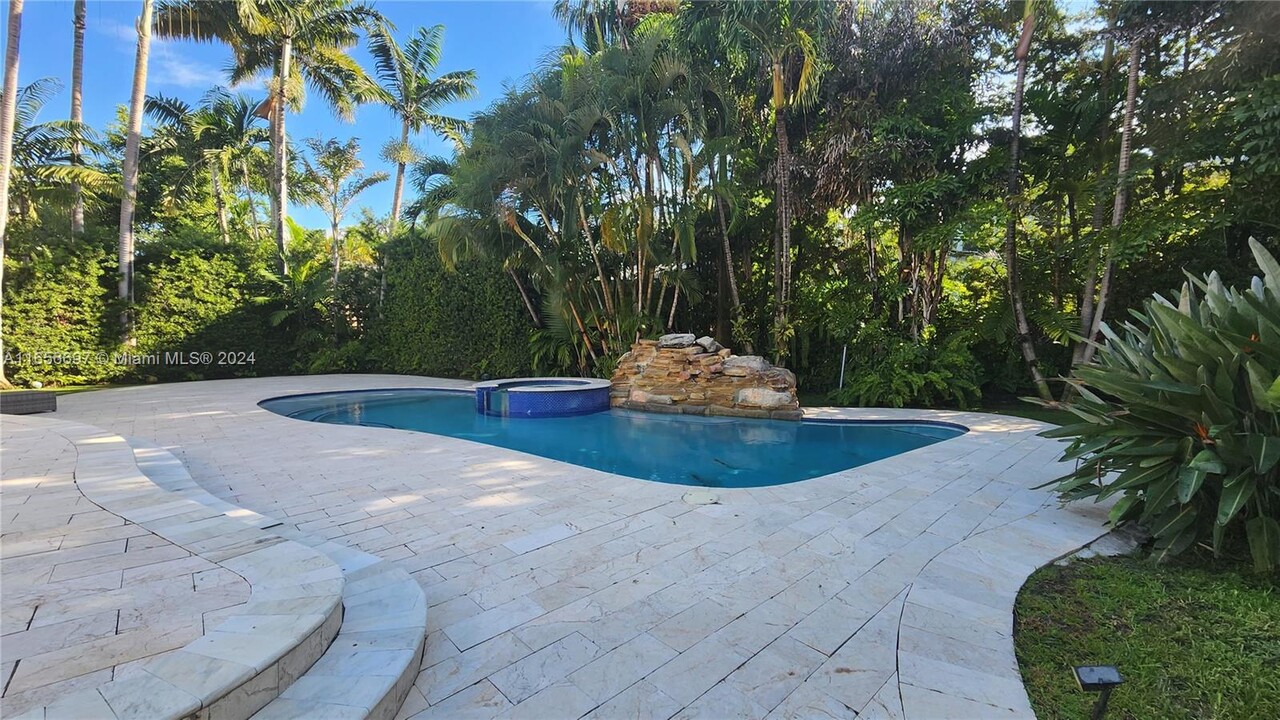 63 Bal Bay Dr in Bal Harbour, FL - Building Photo