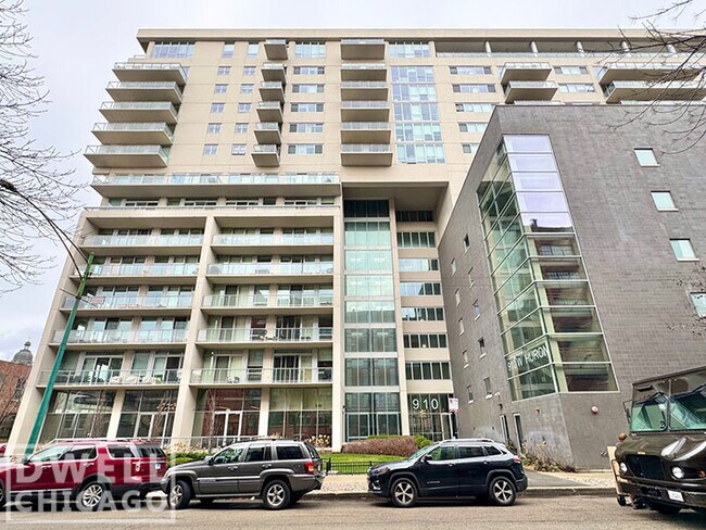 942 W Huron St, Unit 2 in Chicago, IL - Building Photo - Building Photo