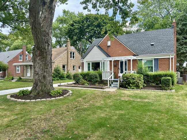 property at 1914 N Wilson Ave