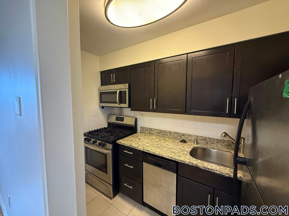 175 Freeman St in Brookline, MA - Building Photo