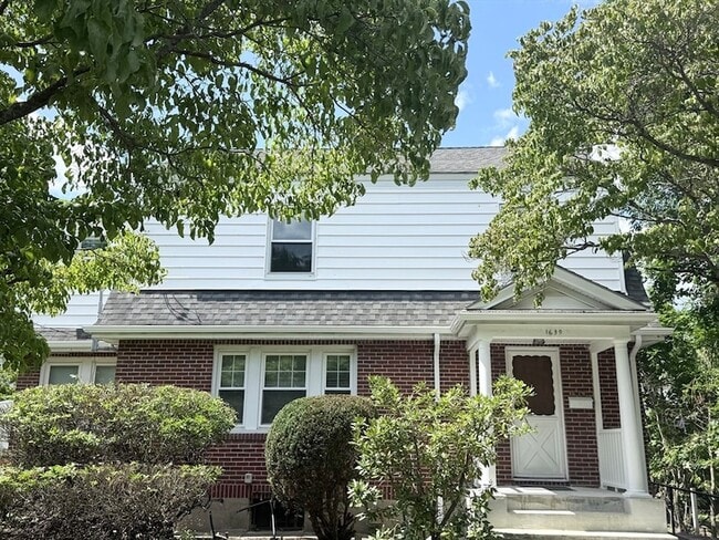 property at 1639 Washington St