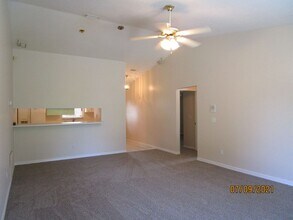 3003 Queen Palm Dr in Edgewater, FL - Building Photo - Building Photo