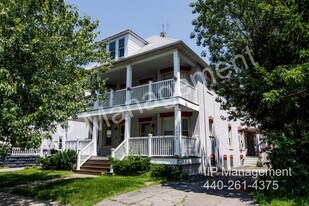 1609 Lakewood Ave in Lakewood, OH - Building Photo