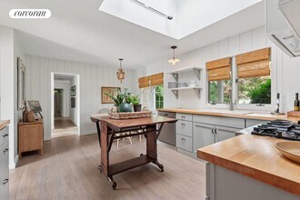 236 Redwood Rd in Sag Harbor, NY - Building Photo - Building Photo