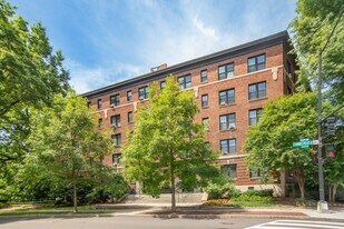 Parkway Apartments in Washington, DC - Building Photo