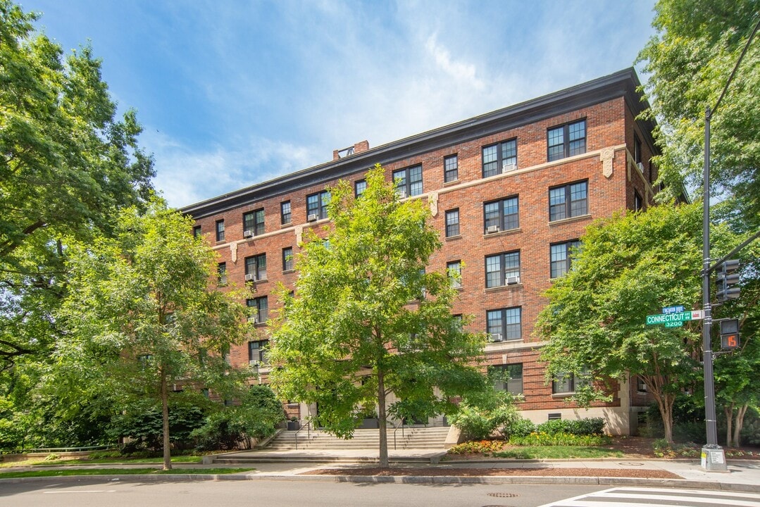 Parkway Apartments in Washington, DC - Foto de edificio