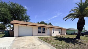 1501 SE 32nd St in Cape Coral, FL - Building Photo