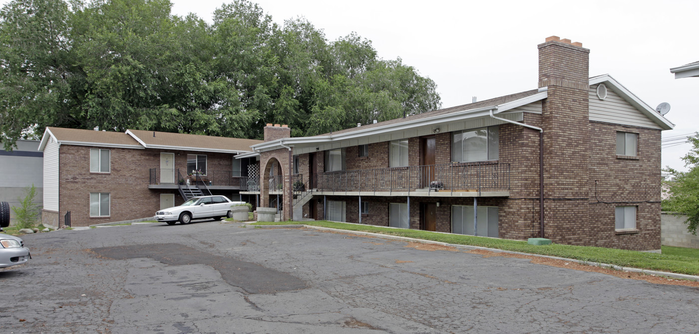 1347 E Fort Union Blvd in Salt Lake City, UT - Foto de edificio