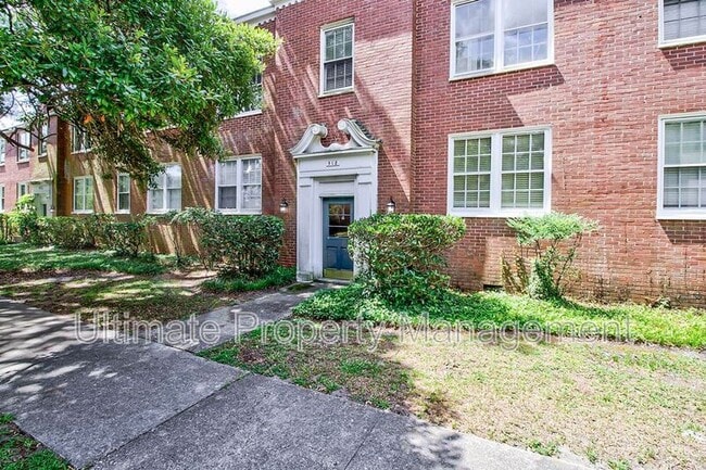 2940 Oleander Dr