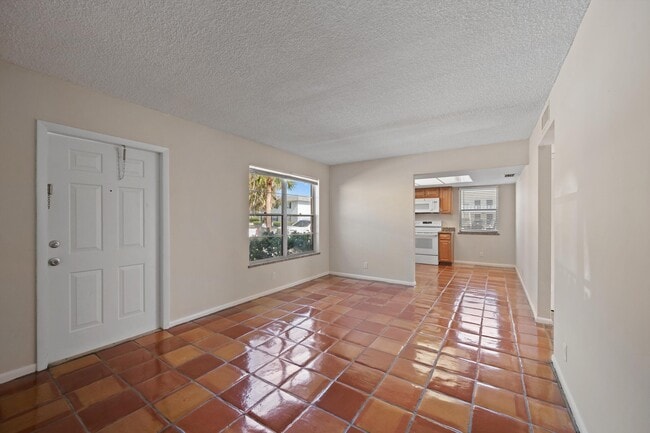 2707 Vandiver Dr in West Palm Beach, FL - Building Photo - Building Photo