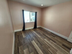 9309 Dorrington Pl, Unit A in Pacoima, CA - Foto de edificio - Building Photo