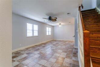 525 E Estill St in Grapevine, TX - Building Photo - Building Photo