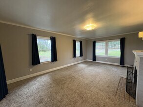 16093 SW Roy Rogers Rd in Sherwood, OR - Building Photo - Building Photo