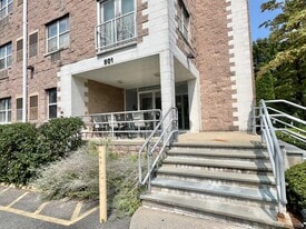 501 N Barry Ave in Mamaroneck, NY - Building Photo