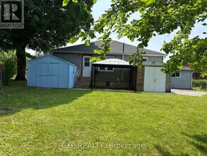 5648 Royal Manor Dr in Niagara Falls, ON - Building Photo - Building Photo