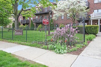 47 Highland St in West Hartford, CT - Building Photo - Building Photo
