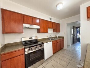 7206 S Gessner Rd in Houston, TX - Building Photo - Building Photo