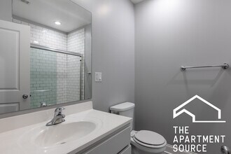908 W Montrose Ave, Unit 3 in Chicago, IL - Building Photo - Building Photo