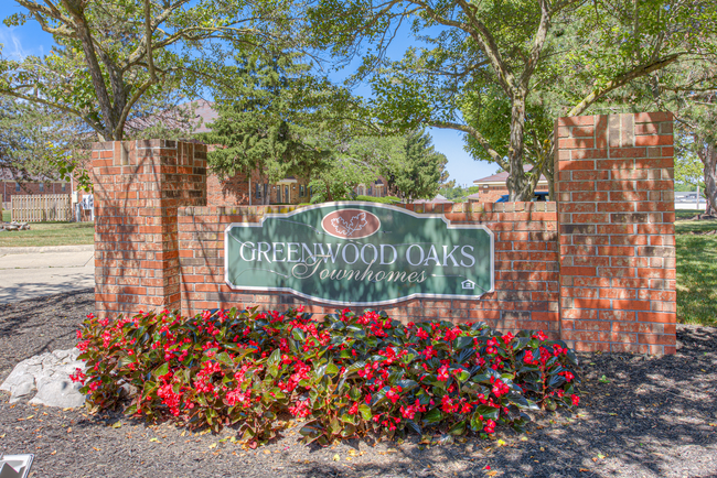 Greenwood Oaks in Greenwood, IN - Foto de edificio - Building Photo