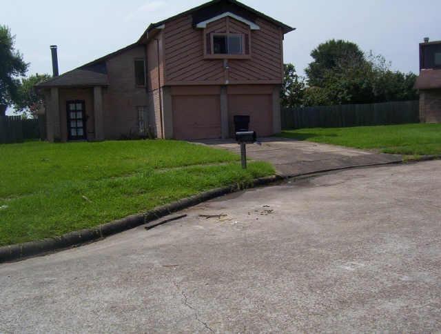 15710 Rosebriar Dr in Missouri City, TX - Building Photo