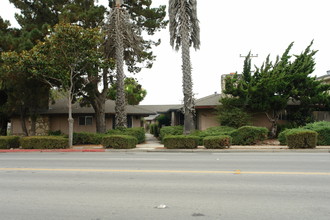 1010 W Alisal St in Salinas, CA - Building Photo - Building Photo