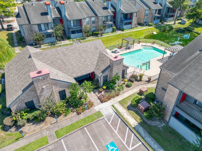 98 Isaacks Rd, Unit 104 in Humble, TX - Foto de edificio - Building Photo