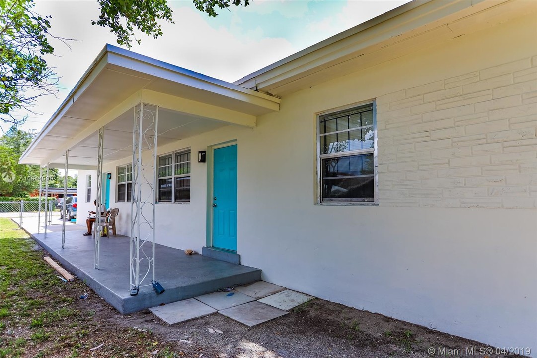 2171 NW 100th St-Unit -2173 in Miami, FL - Building Photo