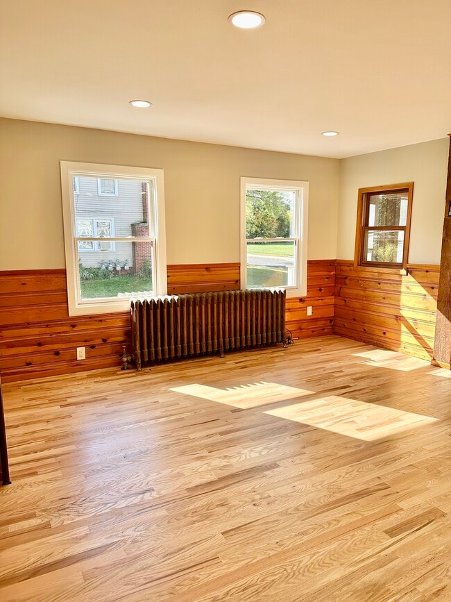 15 Summer St, Unit Side in Easthampton, MA - Building Photo - Building Photo